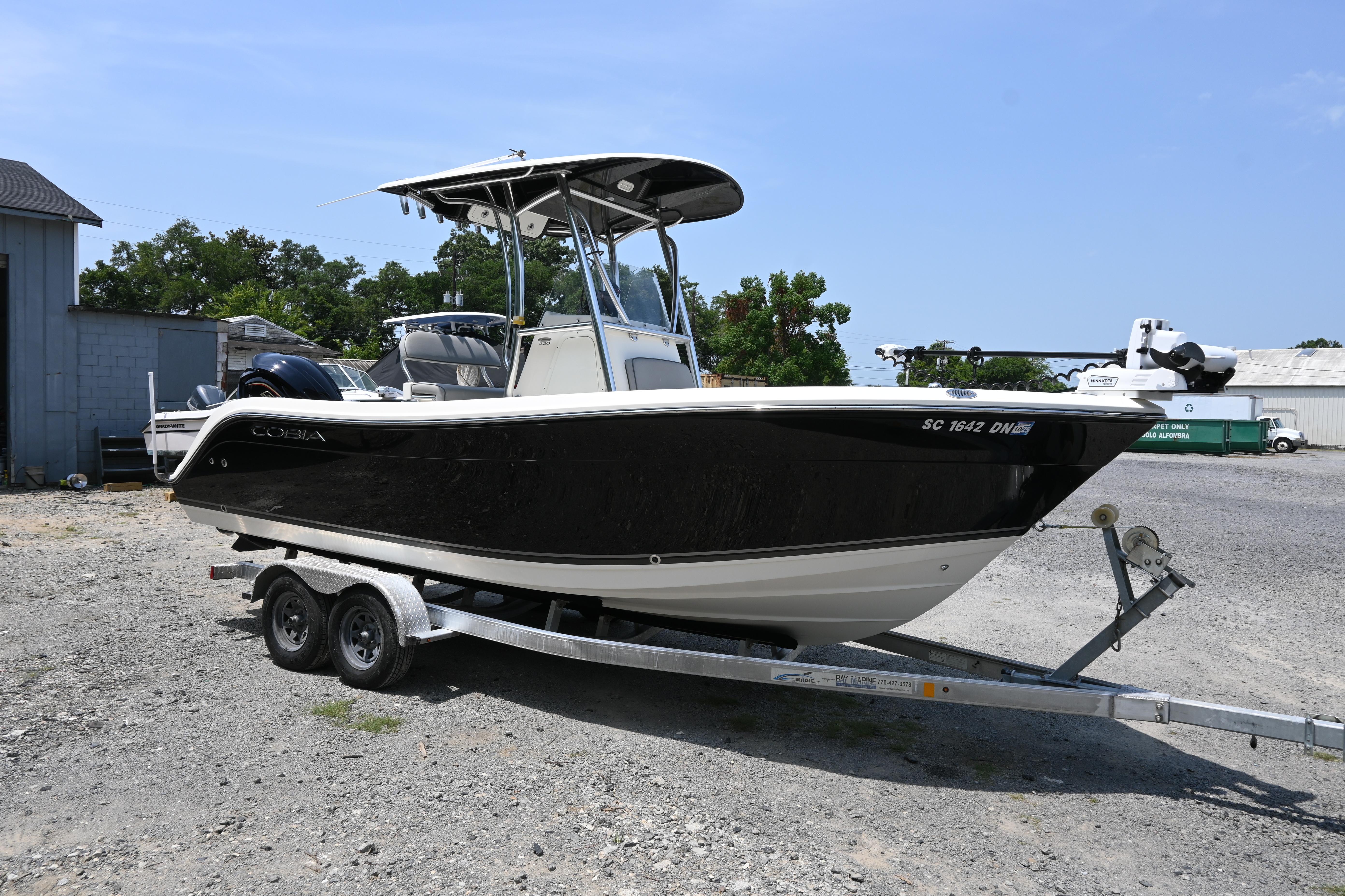 2016 Cobia 220
