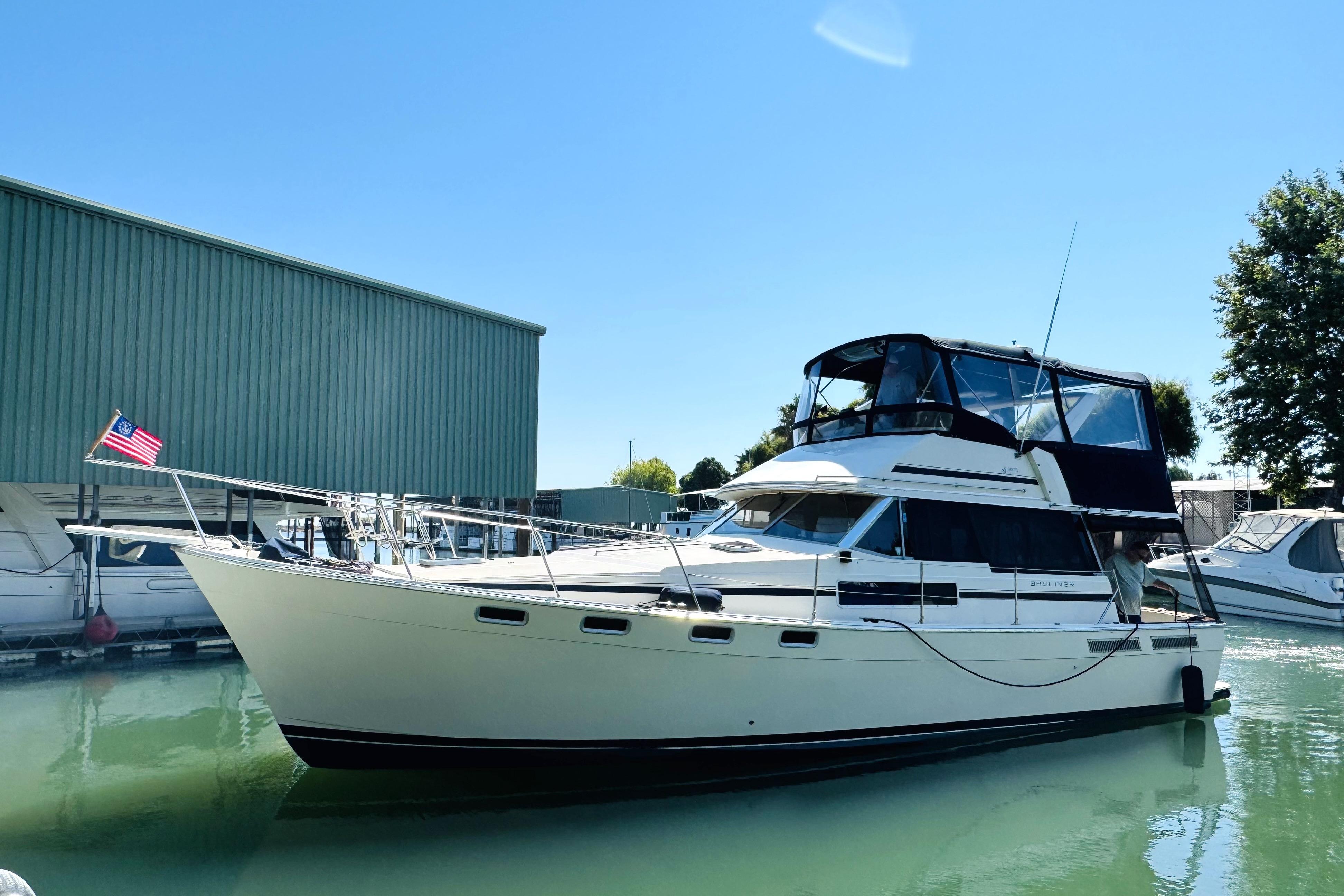 1986 Bayliner 3870 Motoryacht