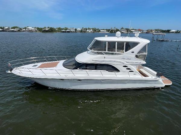 Sea Ray 560 Sedan Bridge 2003 Sea Ray 560 Sedan Bridge yacht on calm water, side view.
