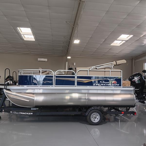 Sun Tracker Bass Buggy 16 XL Select 2025 Sun Tracker Bass Buggy 16 XL Select pontoon boat in showroom.