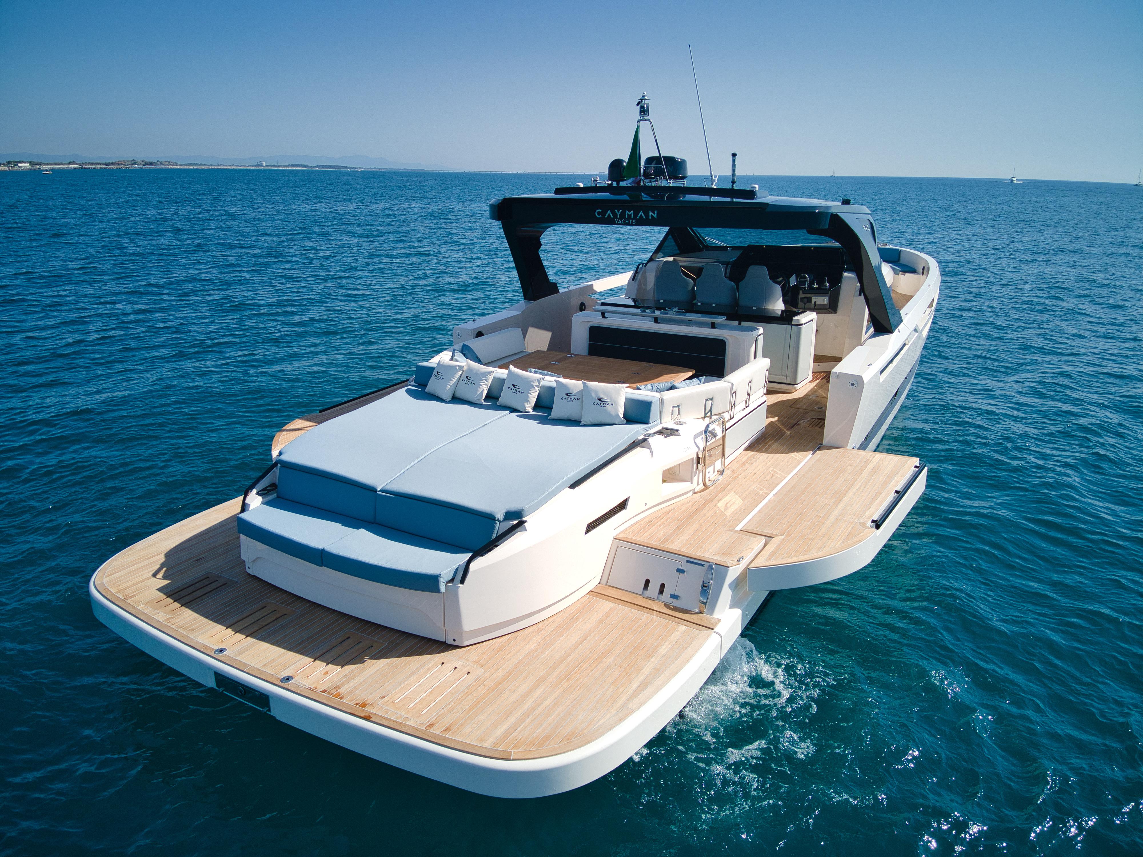 2025 Cayman Yachts 540 wa