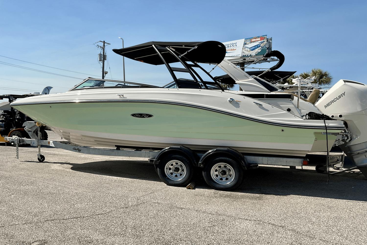 2025 Sea Ray SPX 230 Outboard