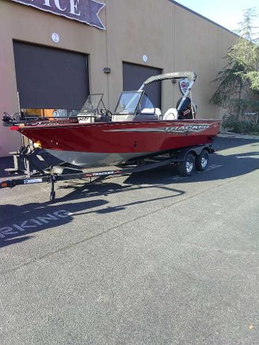 Tracker Targa V-19 WT 2024 Tracker Targa V-19 WT boat on a trailer in a parking lot.