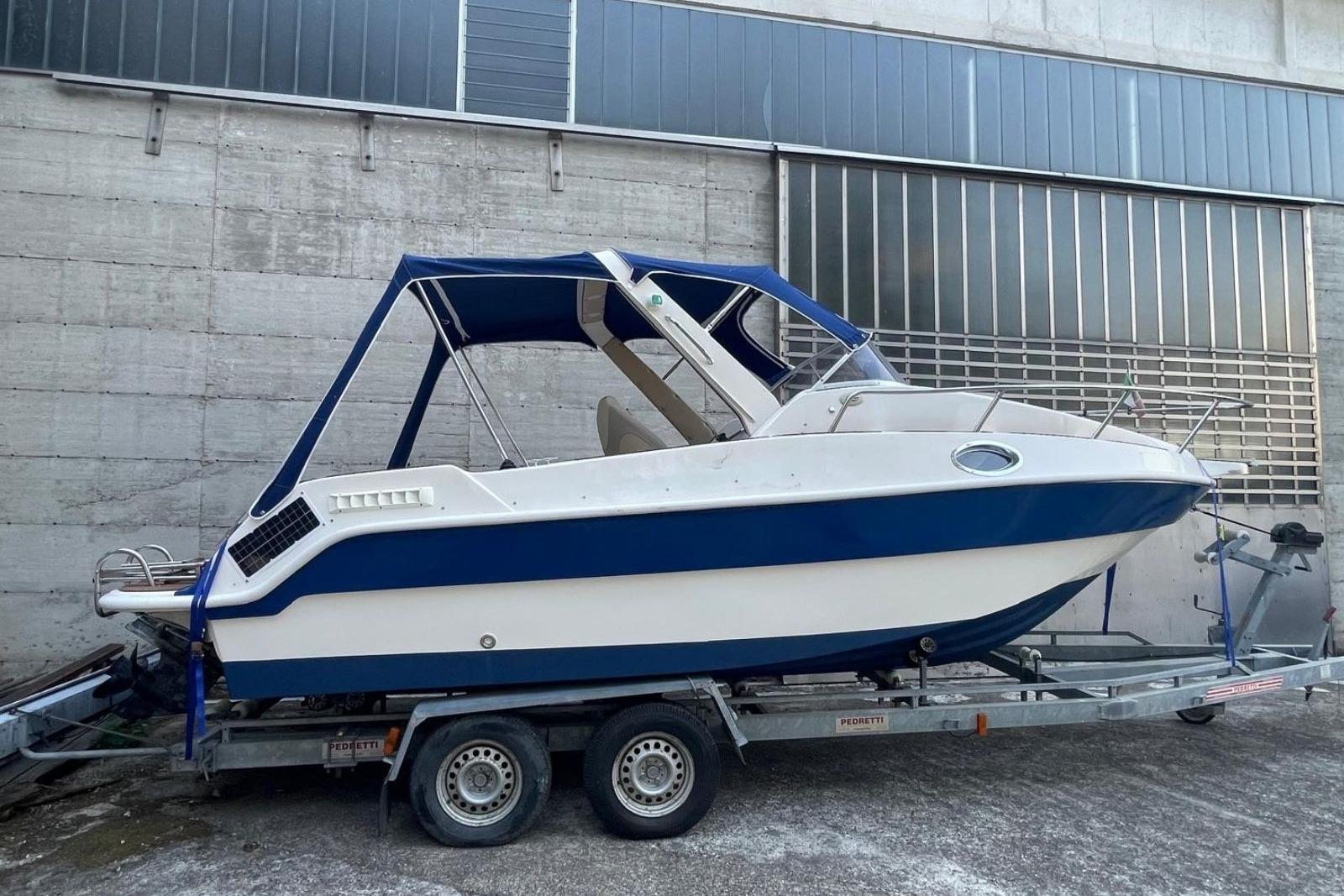 1997 Saver Manta 620 cabin