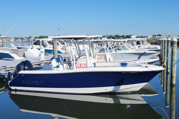 2023 Robalo R230 Center Console