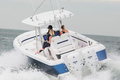 Intrepid 327-I CC Boat