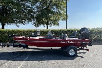 Tracker Bass Tracker Classic XL 2023 Tracker Bass Tracker Classic XL boat in a parking lot, side view.
