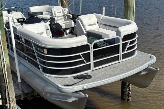 2023 Godfrey SW2286SBX