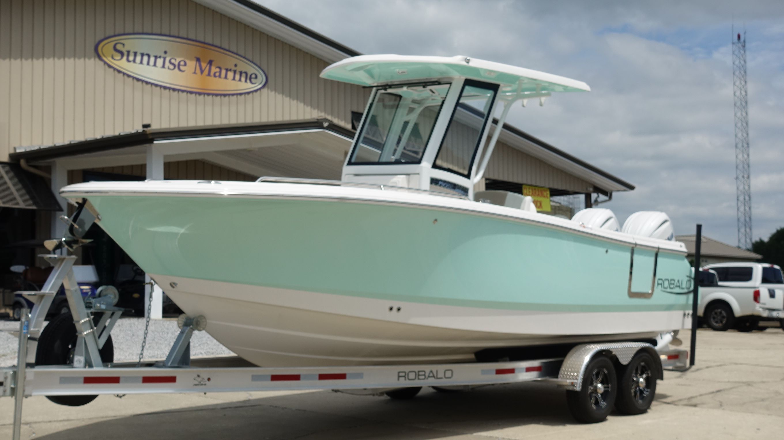 2025 Robalo R250 Center Console