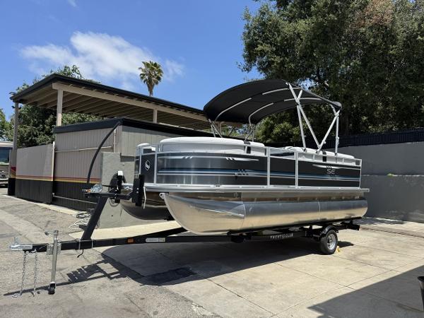 2025 South Bay 18CR SE S Cruise