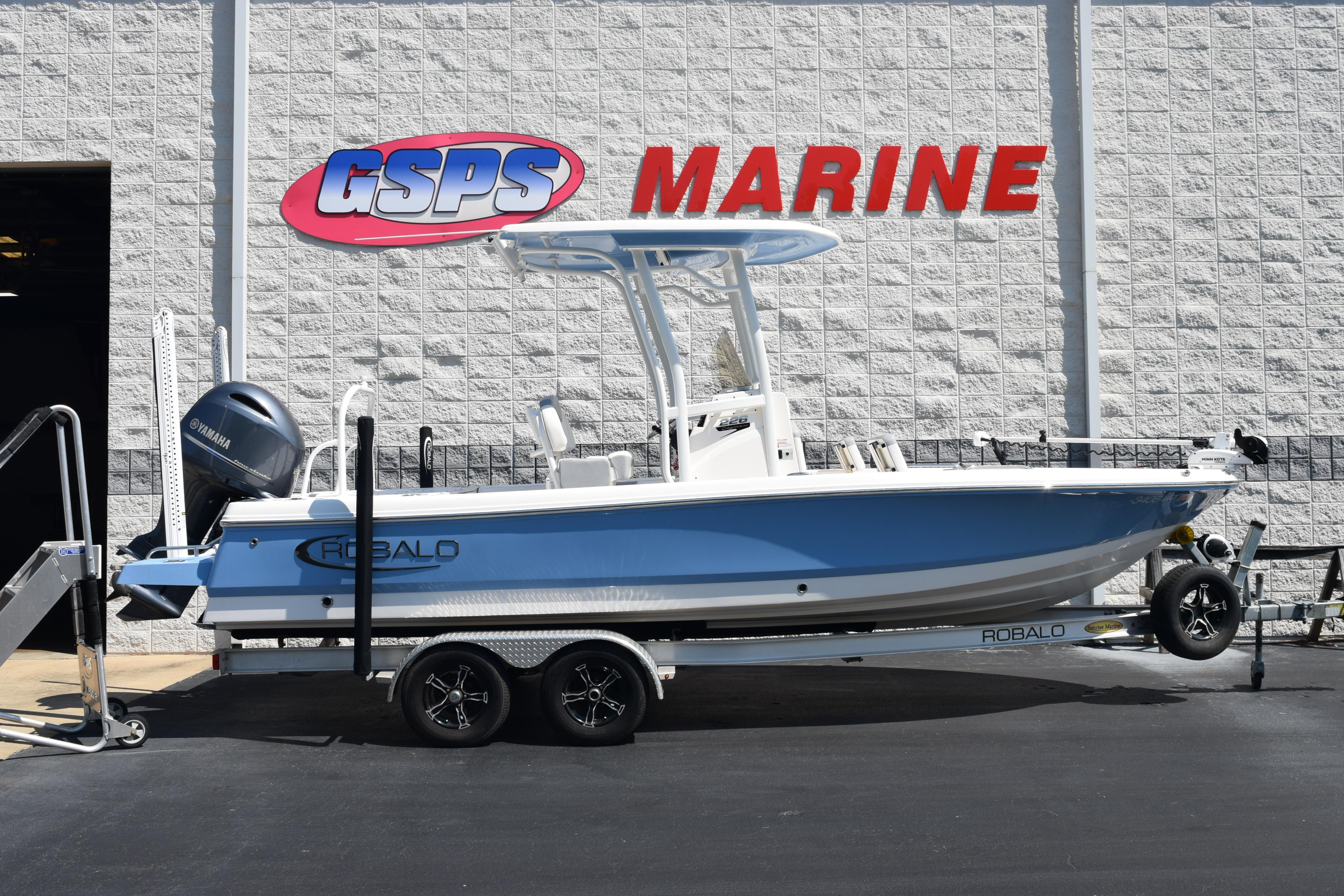 2022 Robalo 226 Cayman