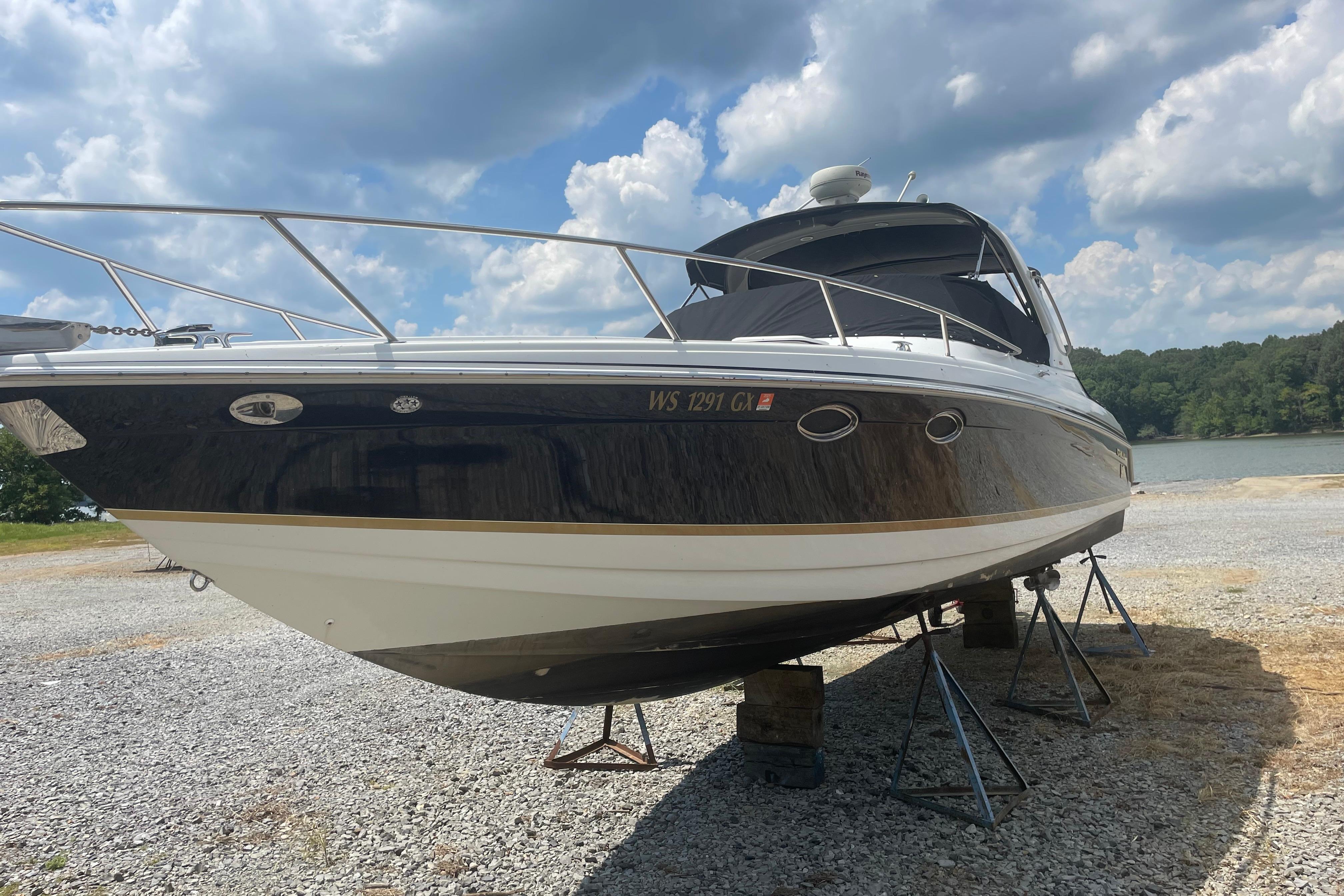 2005 Formula 330 Sun Sport