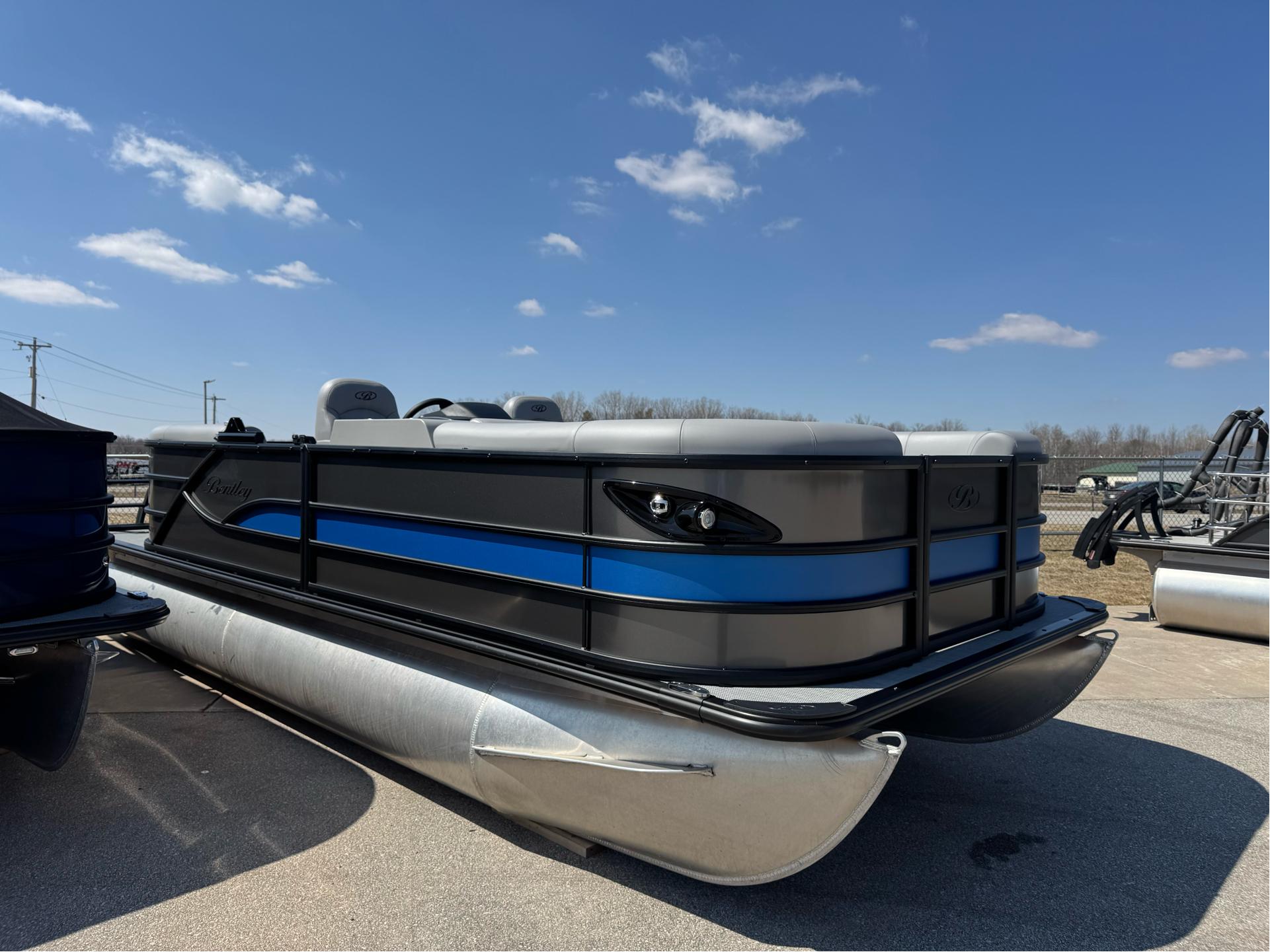 2025 Bentley Pontoons 200 Navigator