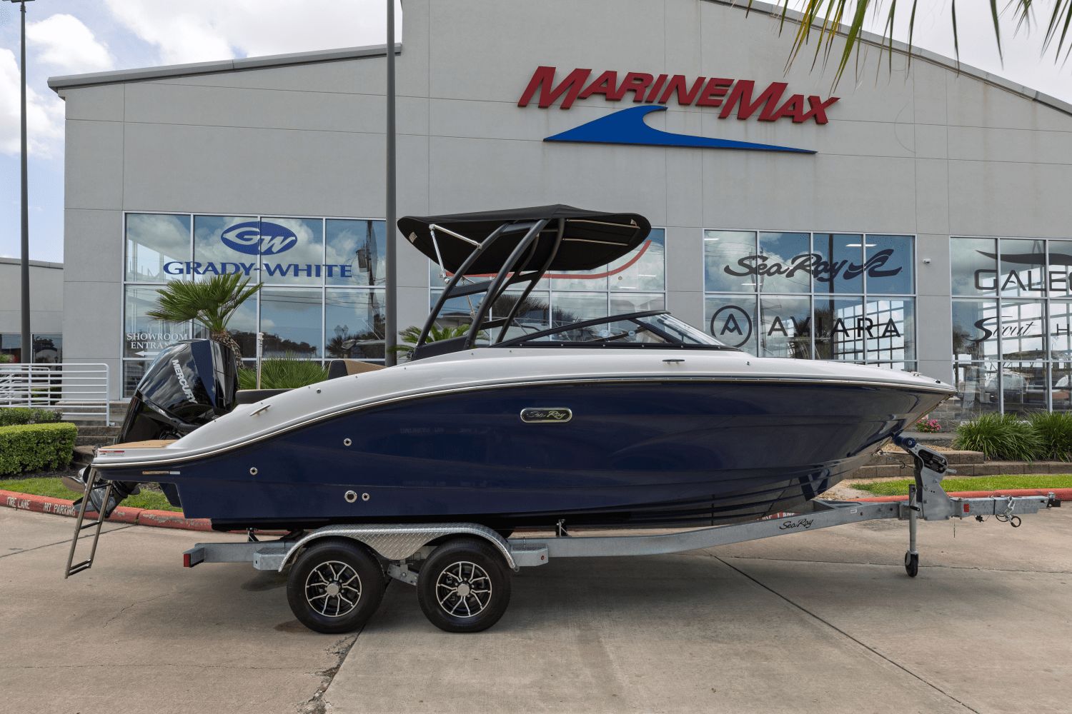 2025 Sea Ray SPX 210 Outboard