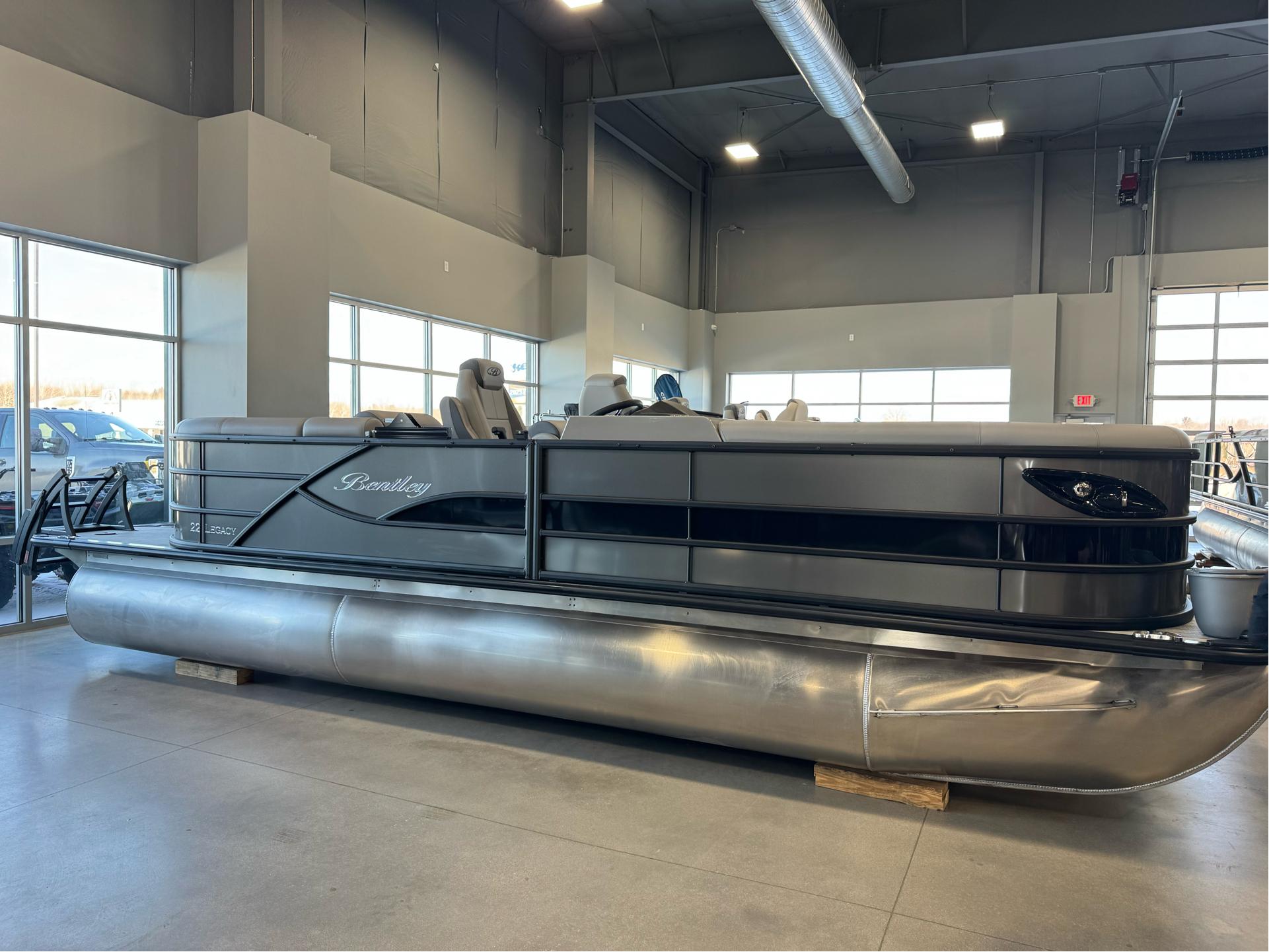 Bentley Pontoons LEGACY 223 NAVIGATOR TRI-TOON