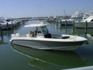 Boston Whaler Outrage Center Console