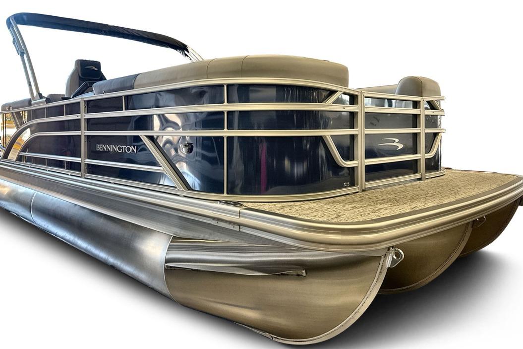 Bennington 22 SSRSE 2026 Bennington 22 SSRSE pontoon boat, sleek design, aluminum frame, luxury watercraft.