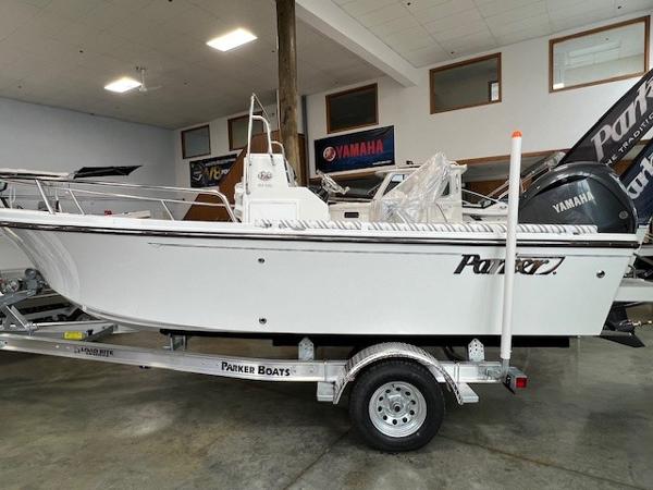 2025 Parker 18SE Center Console