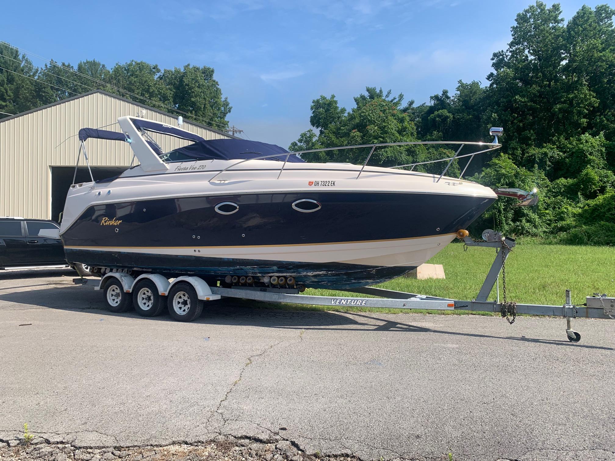 2003 Rinker FIESTA VEE 270 / EC