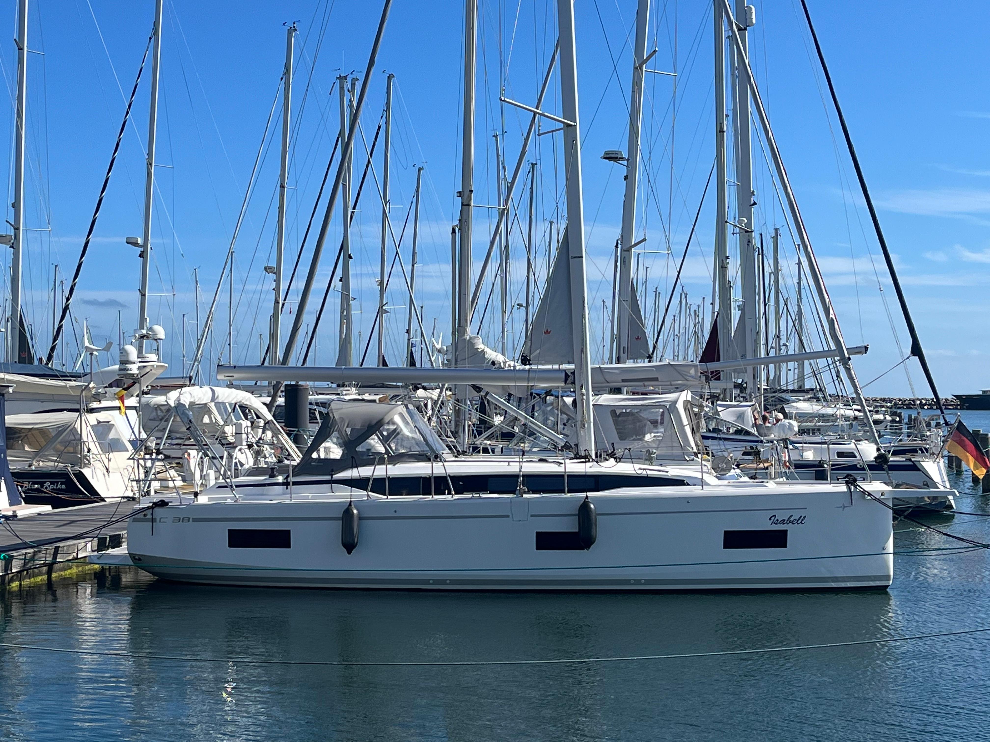 2021 Bavaria C38