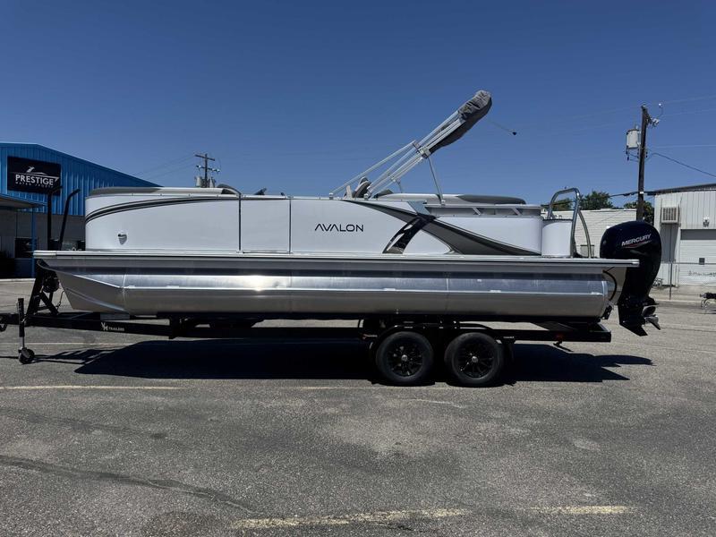 Avalon 2385 25 LSZ QL 2025 Avalon 2385 25 LSZ QL pontoon boat on trailer, parked outdoors.