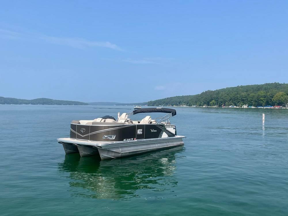 Pontoon Boats For Sale, Bay City Michigan