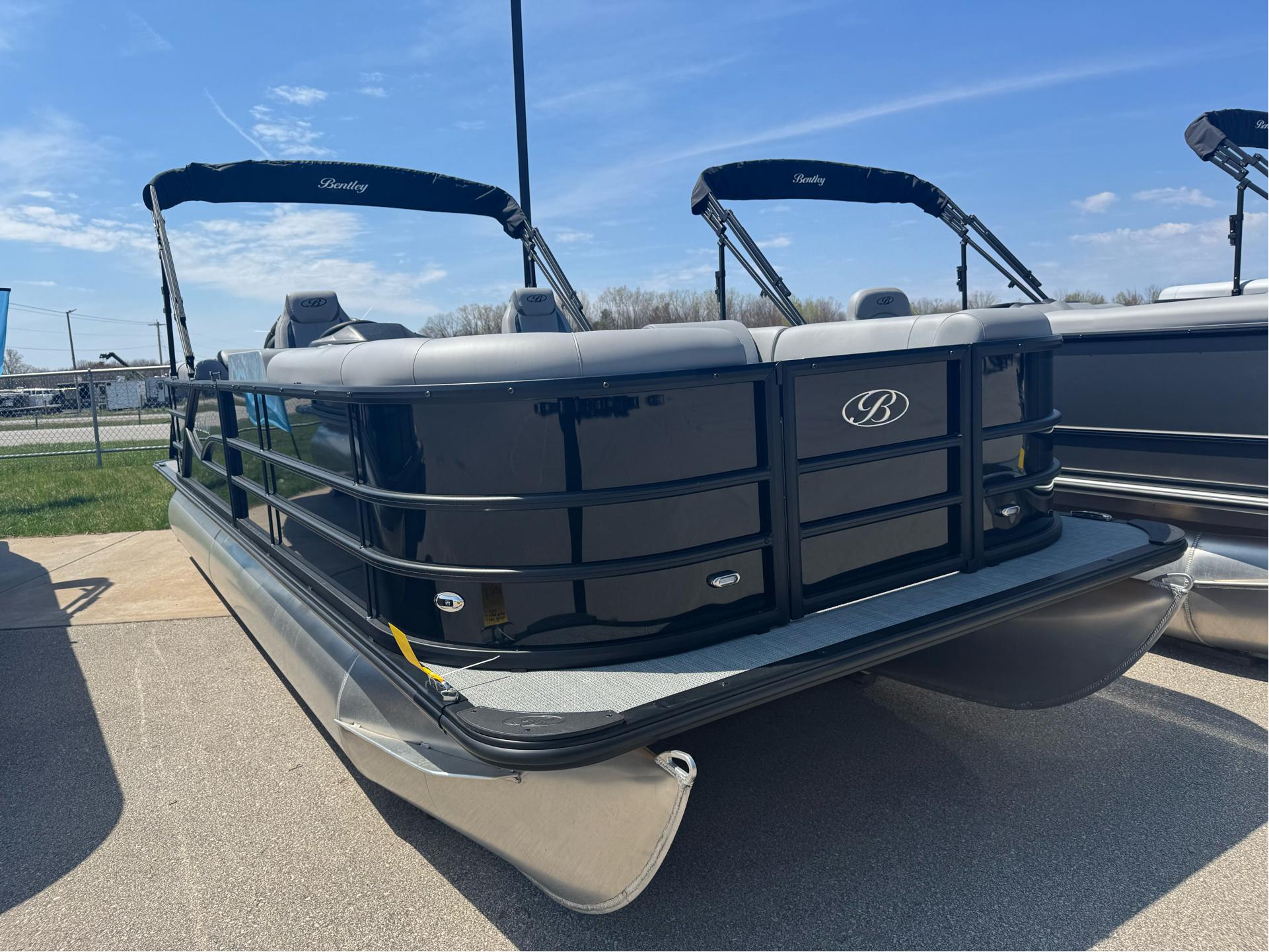 Bentley Pontoons Legacy 220 Navigator