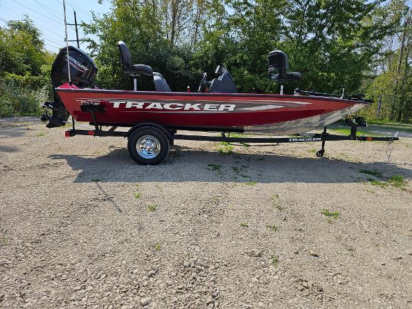 Tracker Pro Team 175 2025 Tracker Pro Team 175 boat on trailer, red color, parked outdoors.