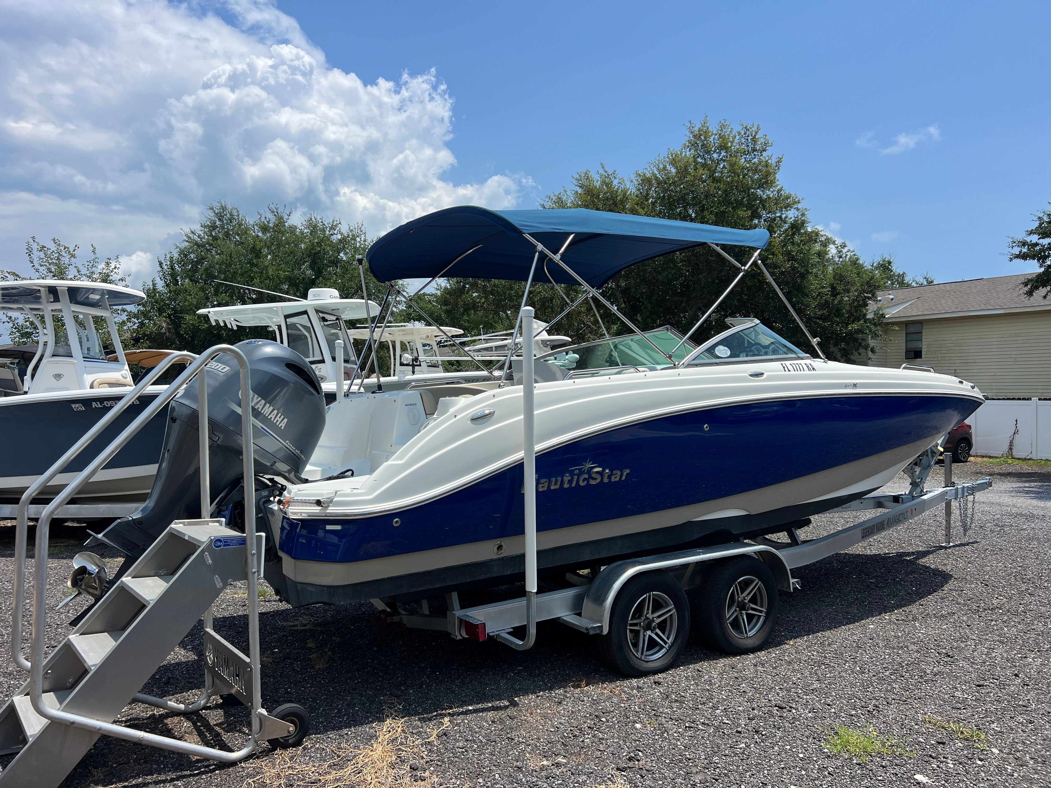 2016 NauticStar 243 DC