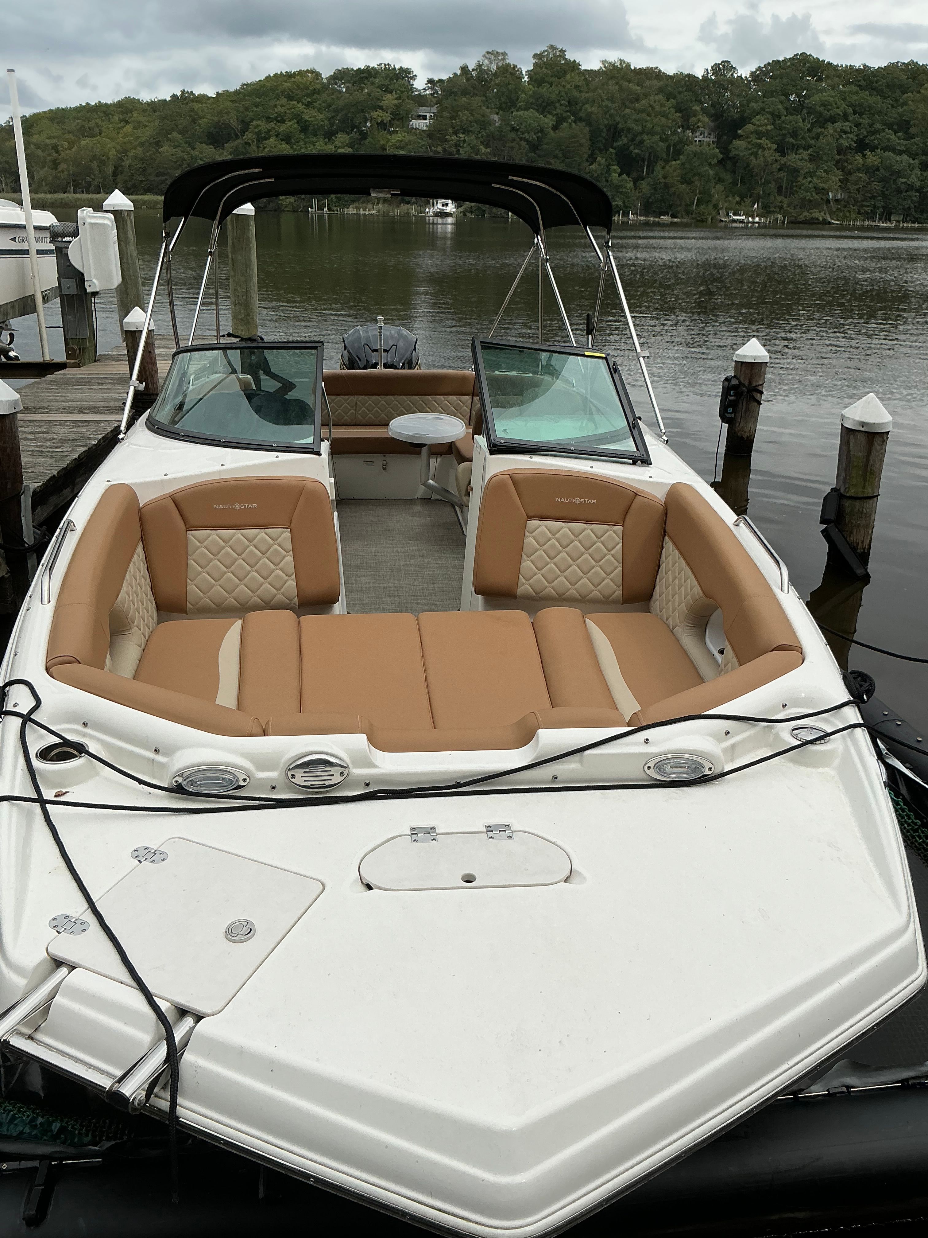2024 NauticStar 243 DC Deck