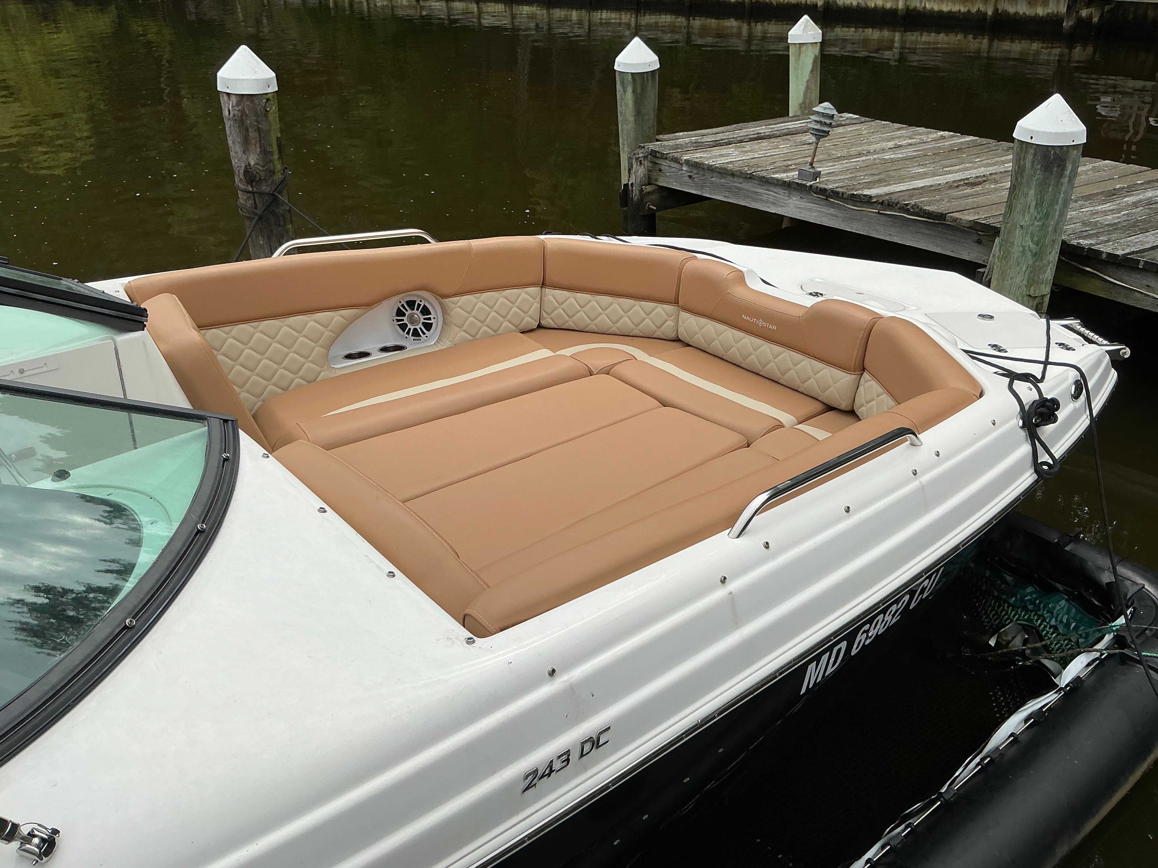 2024 NauticStar 243 DC Deck