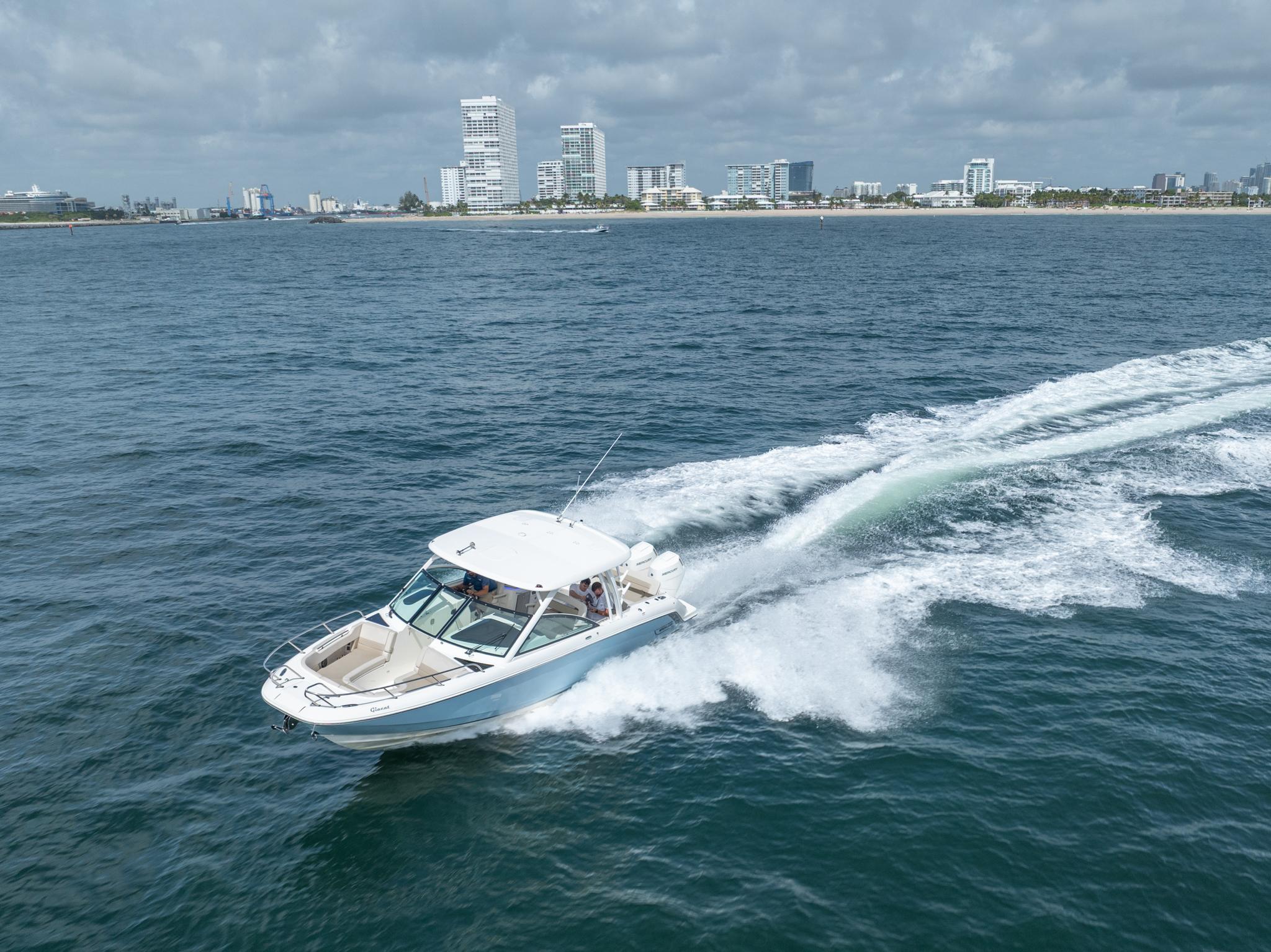 2024 Boston Whaler 320 Vantage
