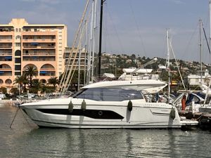Prestige 420 Fly 2020 Prestige 420 Fly yacht docked in a marina, with a scenic coastal backdrop.
