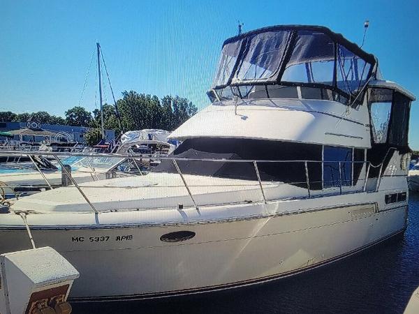 1995 cruisers yachts 3650 aft cabin