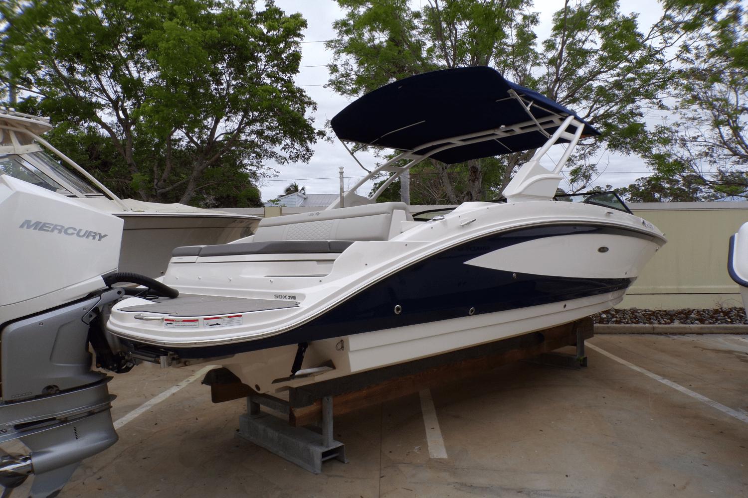 2022 Sea Ray SDX 270