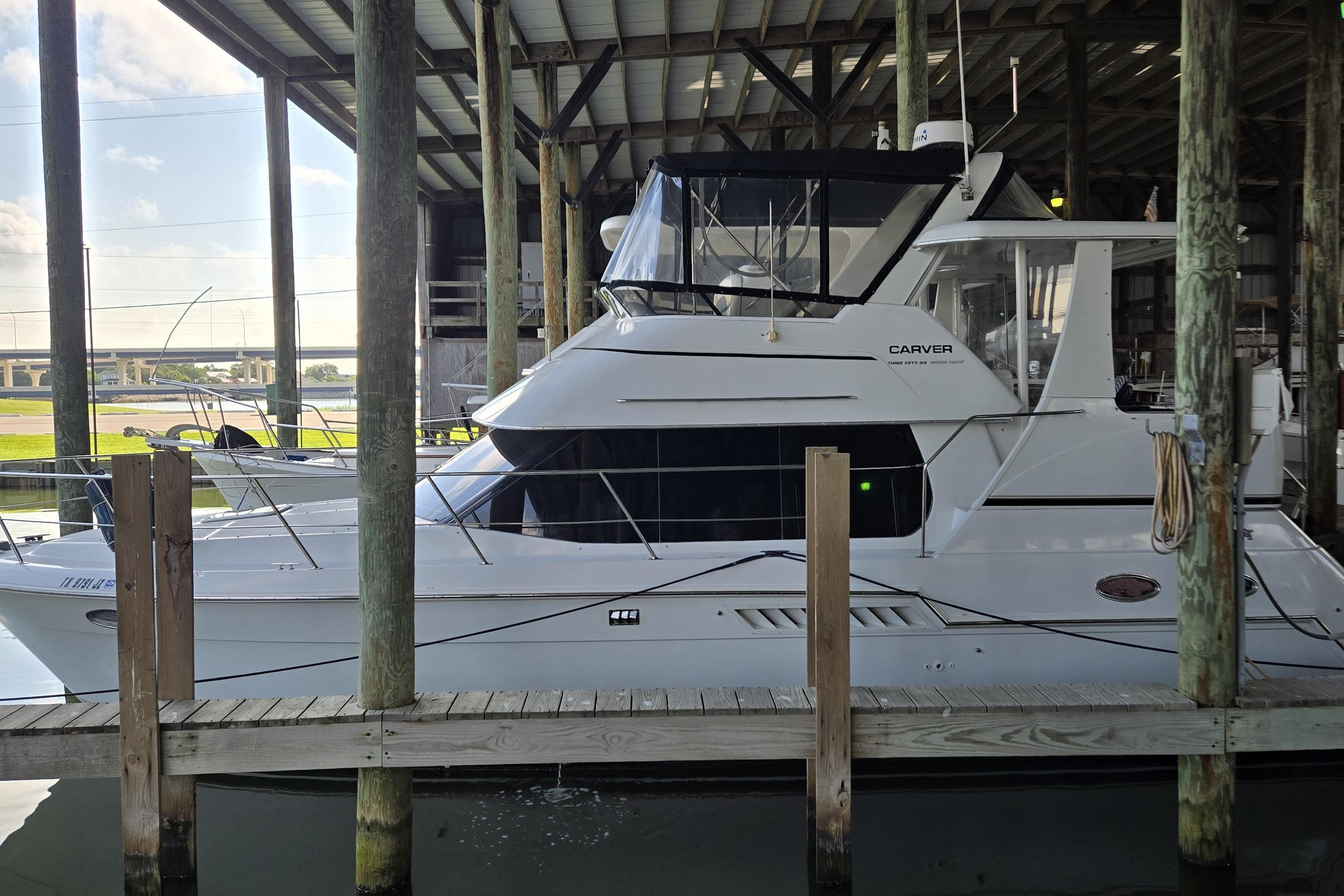 1999 Carver 356 MOTORYACHT