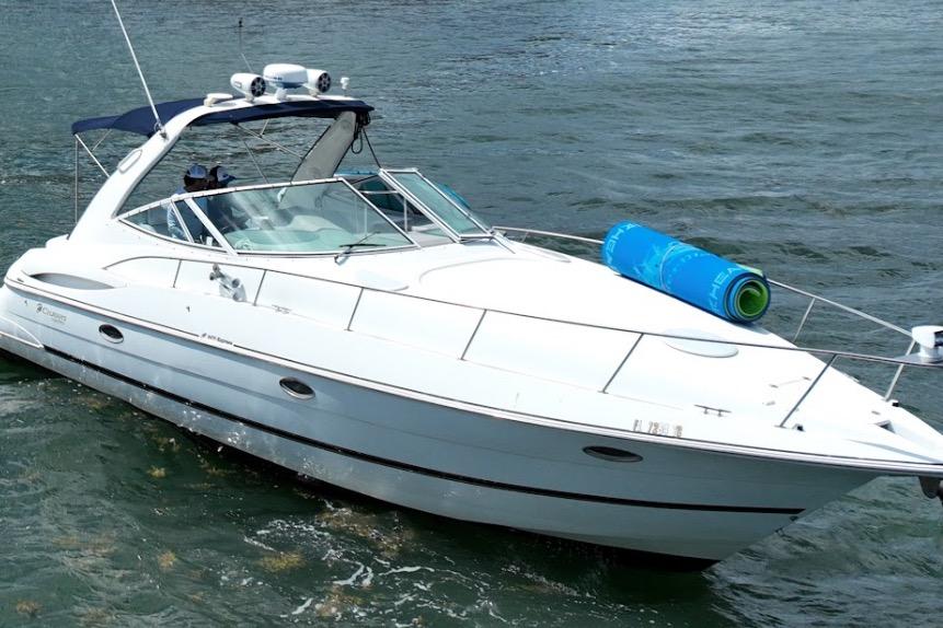 2001 Cruisers Yachts 3470 Express