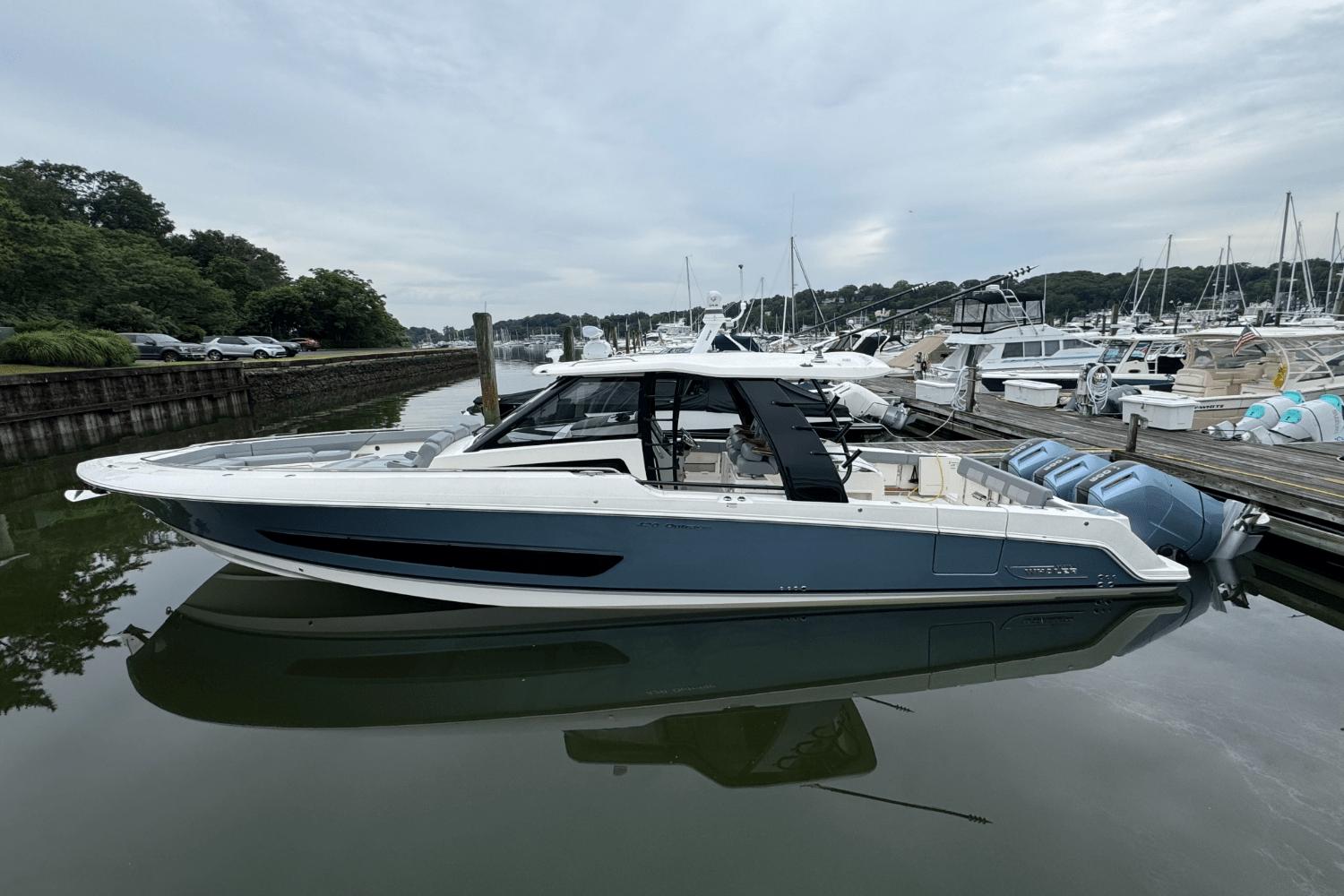 Boston Whaler 420 Outrage