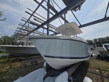 2025 Parker 21SE Center Console
