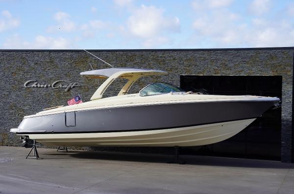 Chris-Craft Launch 35GT 2024 Chris-Craft Launch 35GT boat displayed outdoors against a stone wall background.