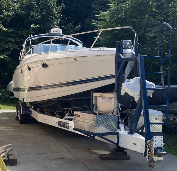 Formula 400 Ss 2000 Formula 400 SS boat on a trailer, parked outdoors.
