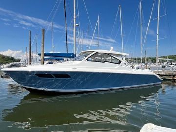 2019 Pursuit DC 365 Dual Console