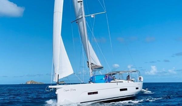 2022 Dufour 530