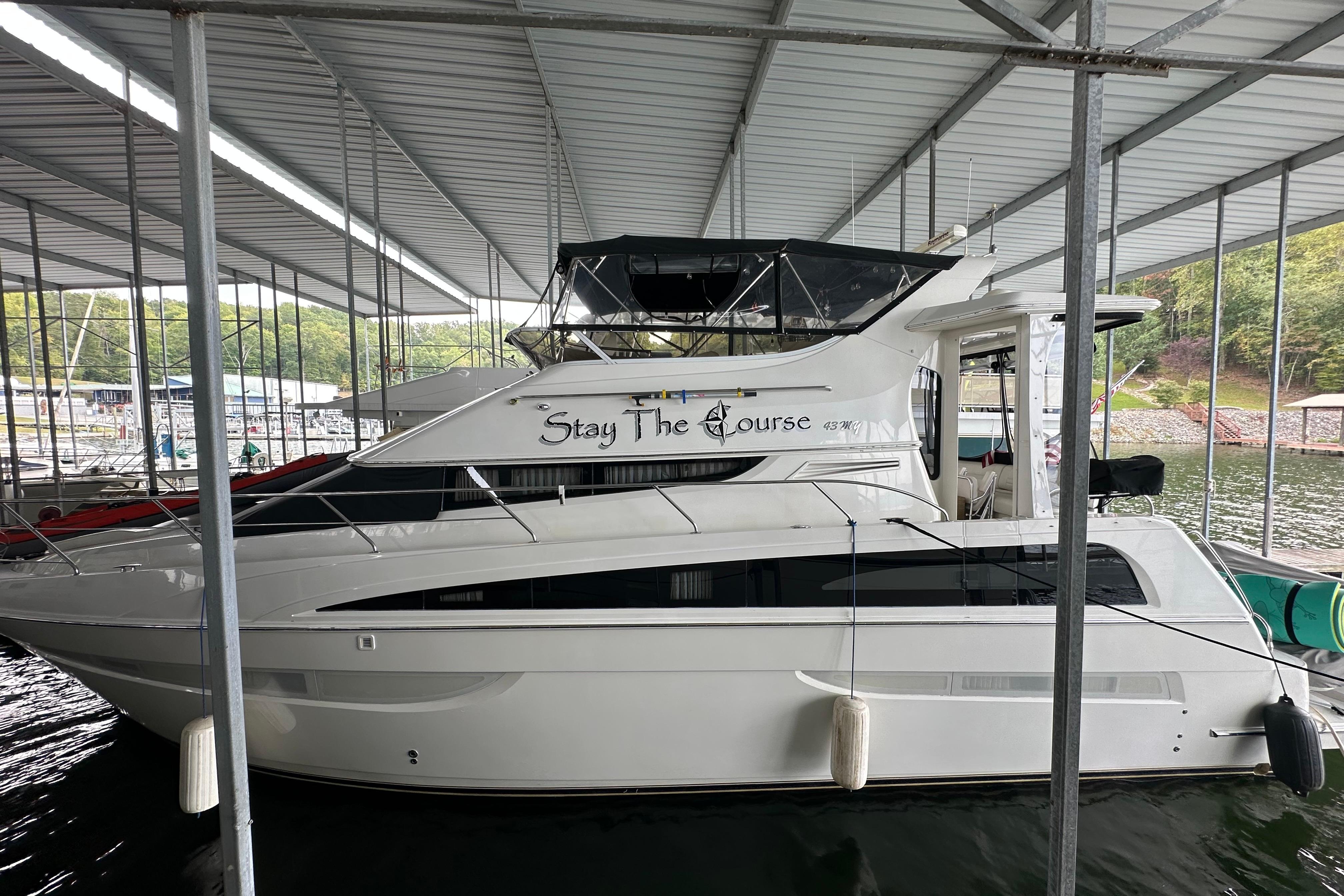 2006 Carver 43 Motor Yacht