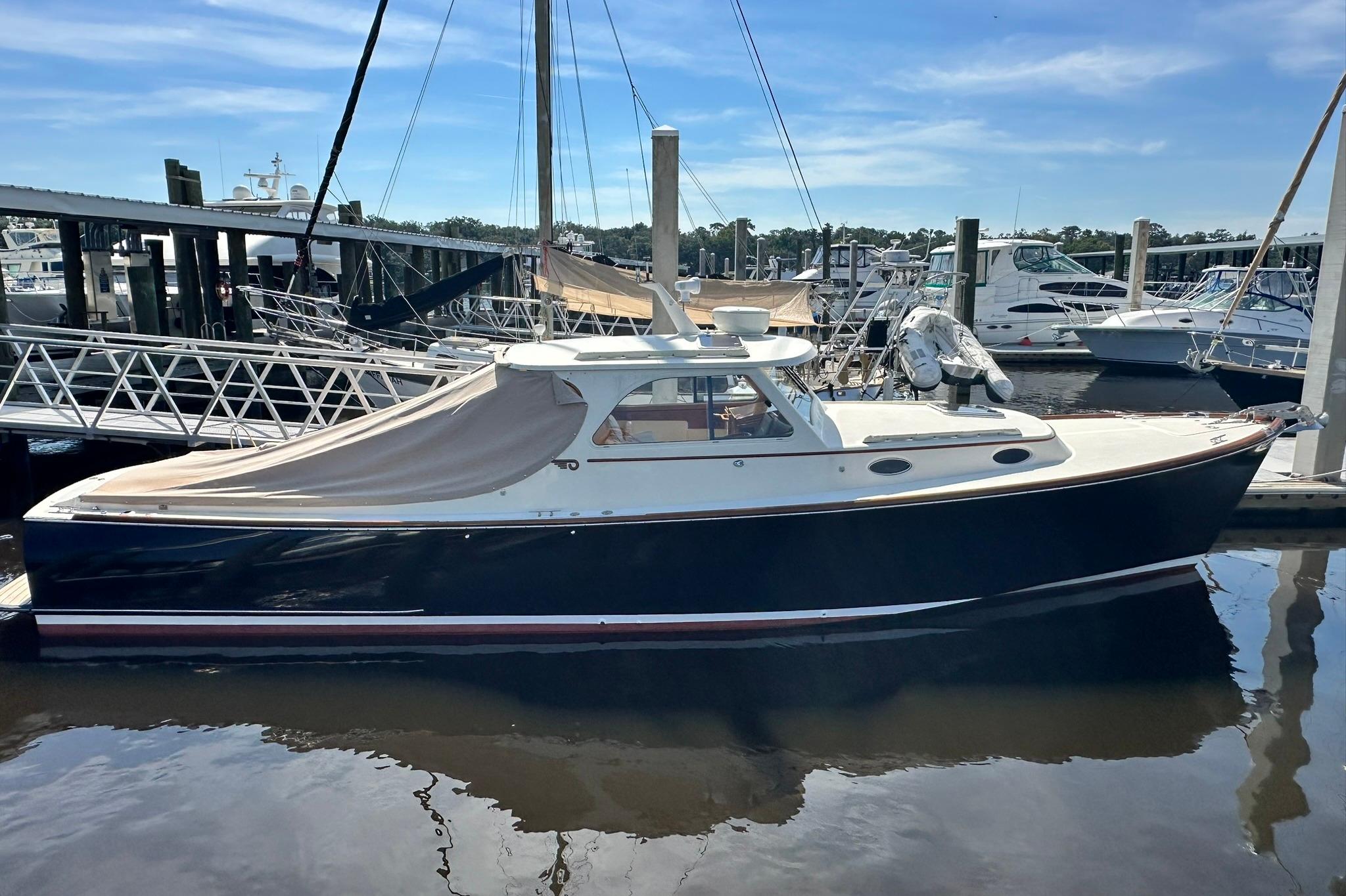 2000 Hinckley Picnic Boat 36