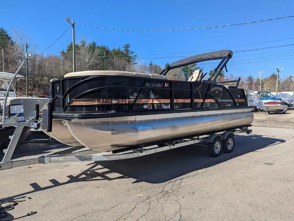 Berkshire 23 ULE STS 2.75 2022 Berkshire 23 ULE STS 2.75 pontoon boat on trailer, parked outdoors.