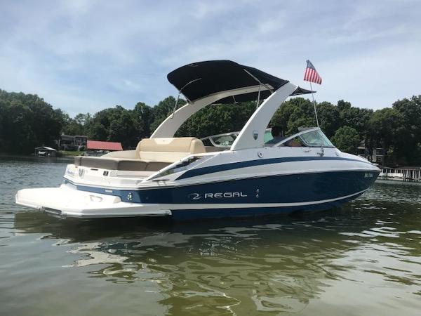 Regal 2700 Bowrider Starboard View