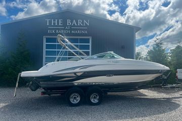 2003 Sea Ray 220 Sundeck