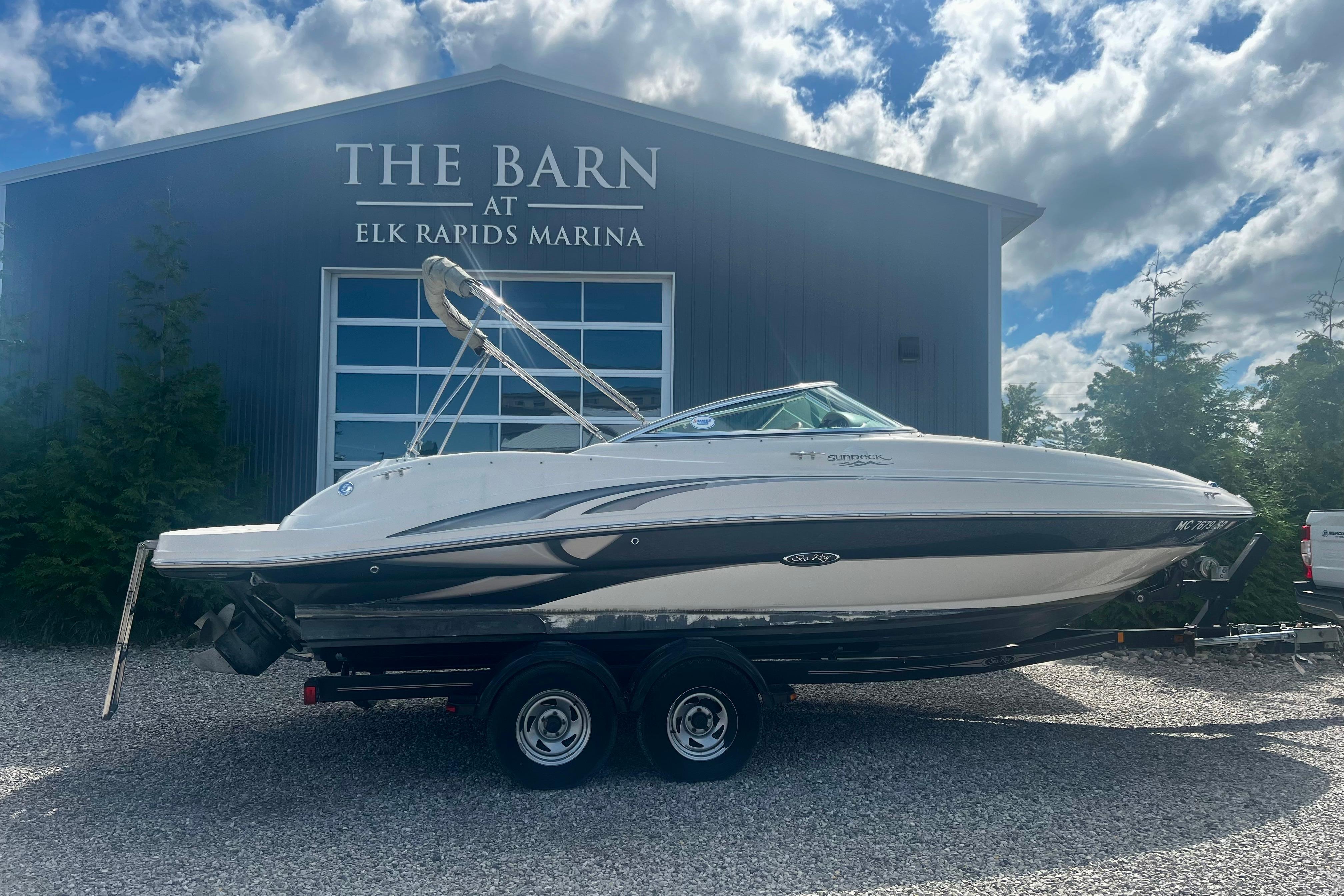2003 Sea Ray 220 Sundeck