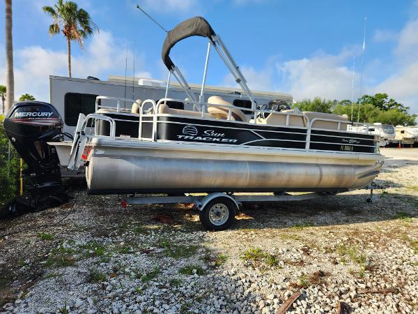 2017 Bass Tracker 20 DXL FISHING BARGE